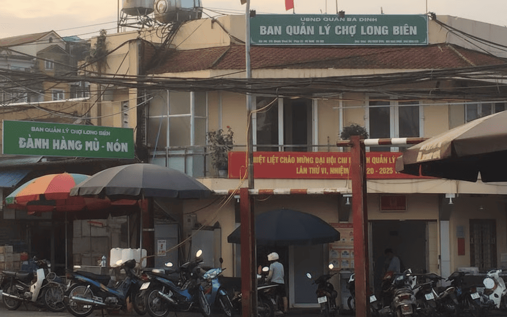 Ban quản lý chợ Long Biên là nơi giải quyết các vấn đề phát sinh liên quan đến khu chợ đầu mối này (Nguồn: Internet)